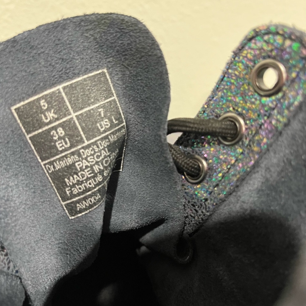 Dr Martens Pascal Iridescent Crackle Mermaid size 7 Rare Like new. - Picture 4 of 4